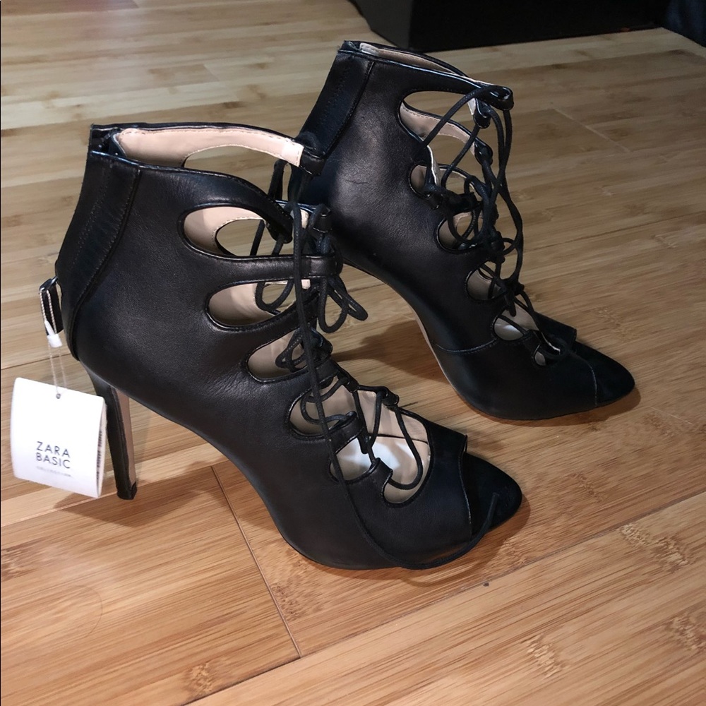 NWT Black Zara Heels